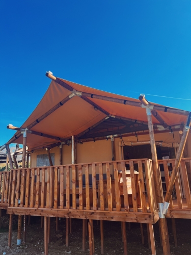 LODGE