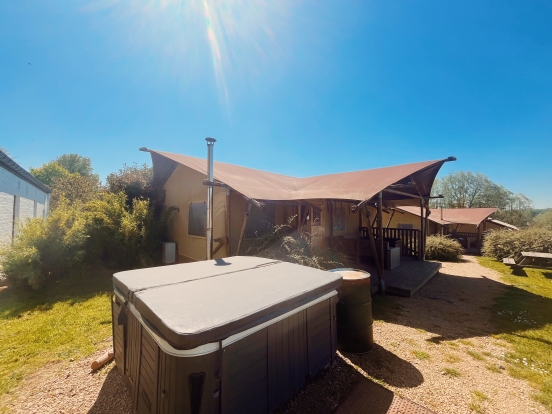 LUXURY LODGE